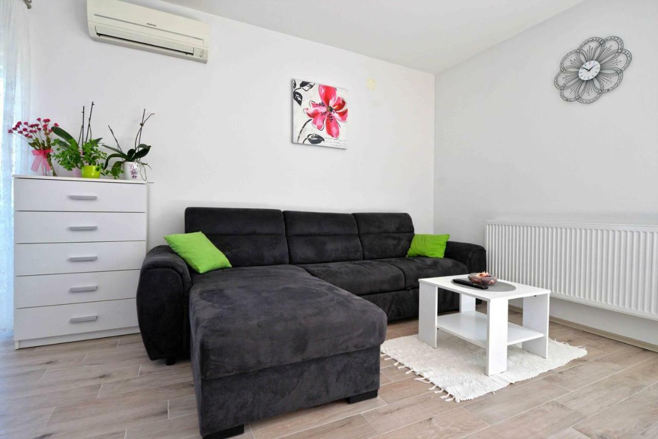 Apartment Kristina 穆泰尔岛 外观 照片