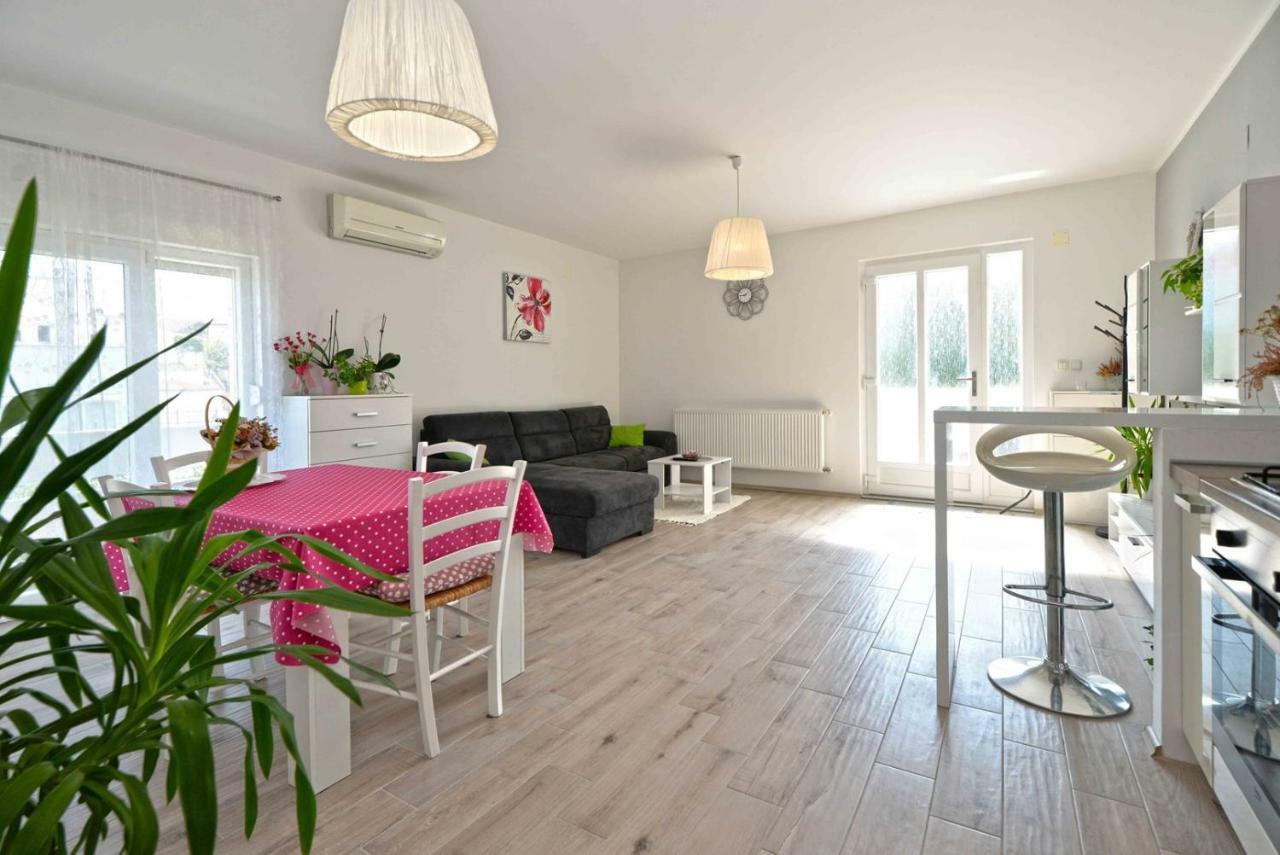 Apartment Kristina 穆泰尔岛 外观 照片
